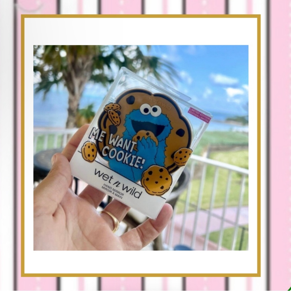 Sesame Street x Wet n Wild - Me Want Cookie! Hand mirror ✨LIMITED EDITION✨